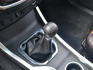 2015款2.8T 柴油两驱至尊版 换挡杆