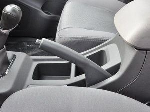 2016款2.8T 两驱超值版 柴油 驻车制动器