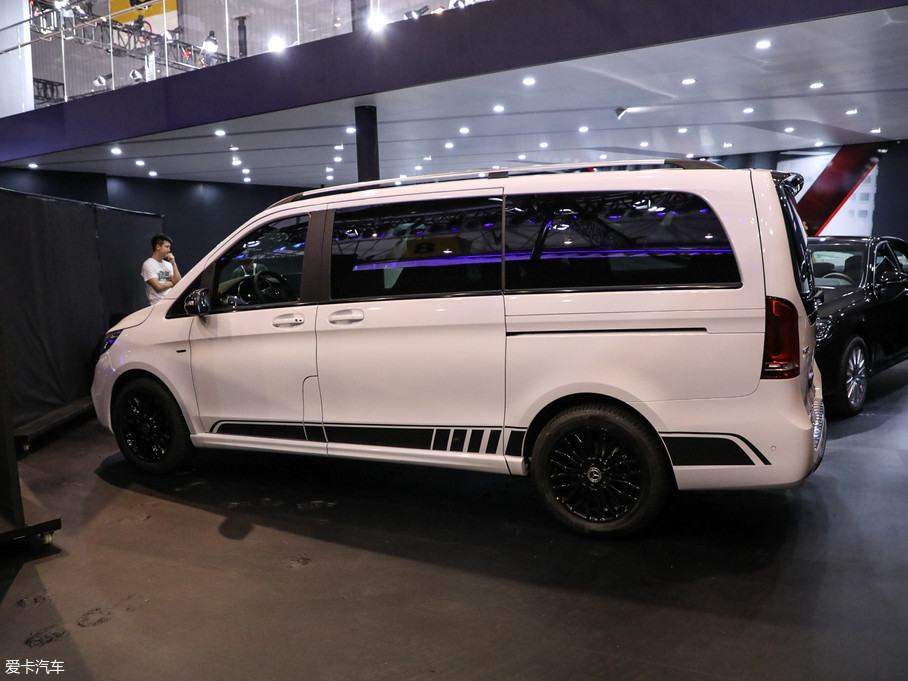 2018款奔驰v级v 260 amg运动版