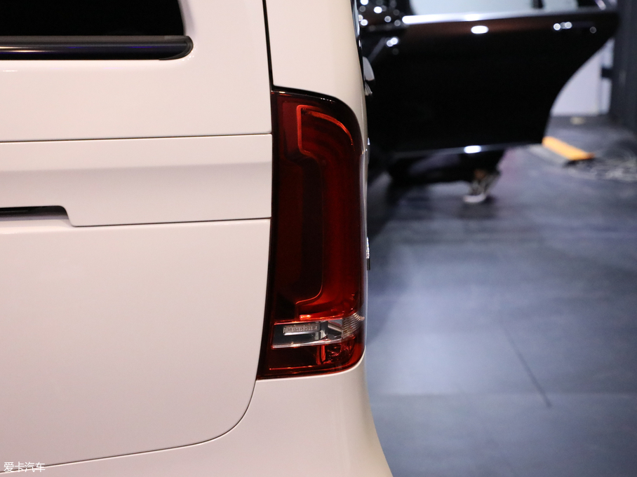 2018��YV�� V 260 AMG �\�Ӱ� ��V