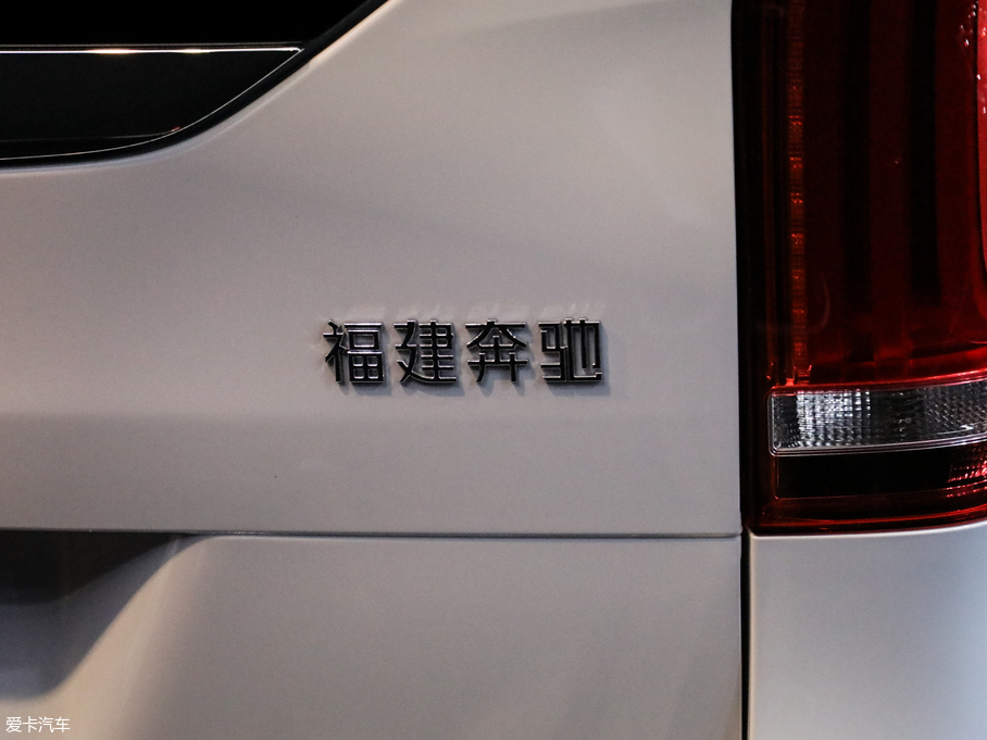 2018��YV�� V 260 AMG �\�Ӱ� ��V