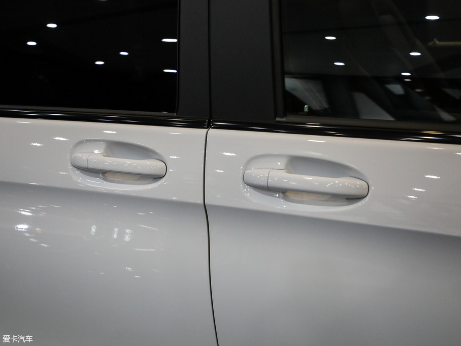 2018��YV�� V 260 AMG �\�Ӱ� ��V