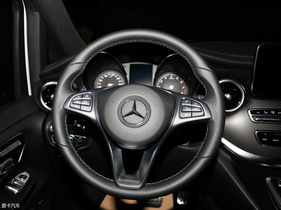 2018��YV�� V 260 AMG �\�Ӱ� ��V