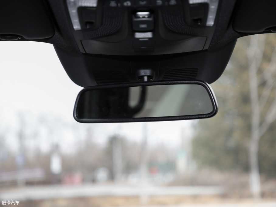 2018��YV�� V 260 AMG �\�Ӱ� ��V