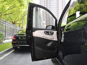 2020款V 260 领航版 驾驶位车门