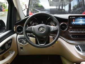 2020款V 260 领航版 方向盘