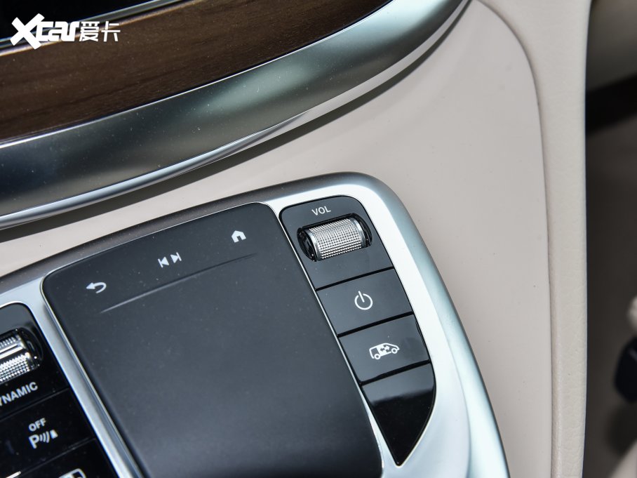 2022��YV�� V 260 L �L�S����A��