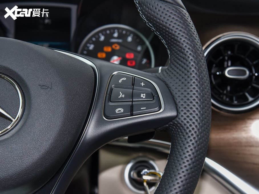 2022��YV�� V 260 L �L�S����A��