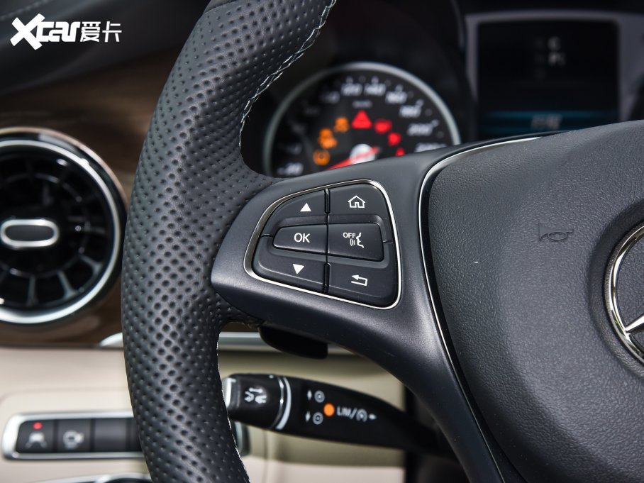 2022��YV�� V 260 L �L�S����A��