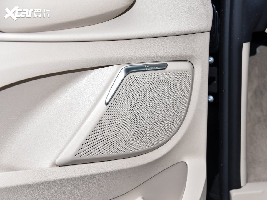 2022��YV�� V 260 L �L�S����A��