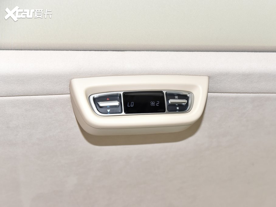 2022��YV�� V 260 L �L�S����A��