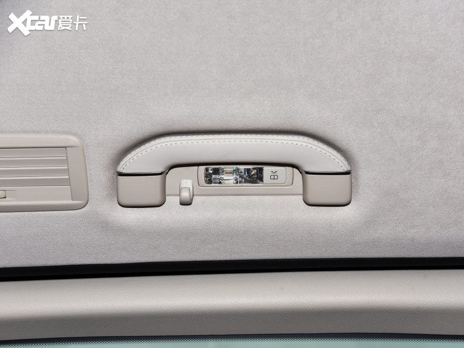 2022��YV�� V 260 L �L�S����A��