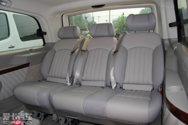 福建奔馳2013款唯雅諾