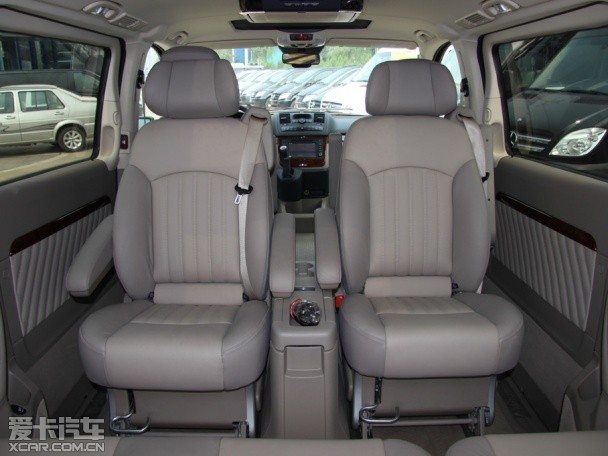 福建奔馳2013款唯雅諾