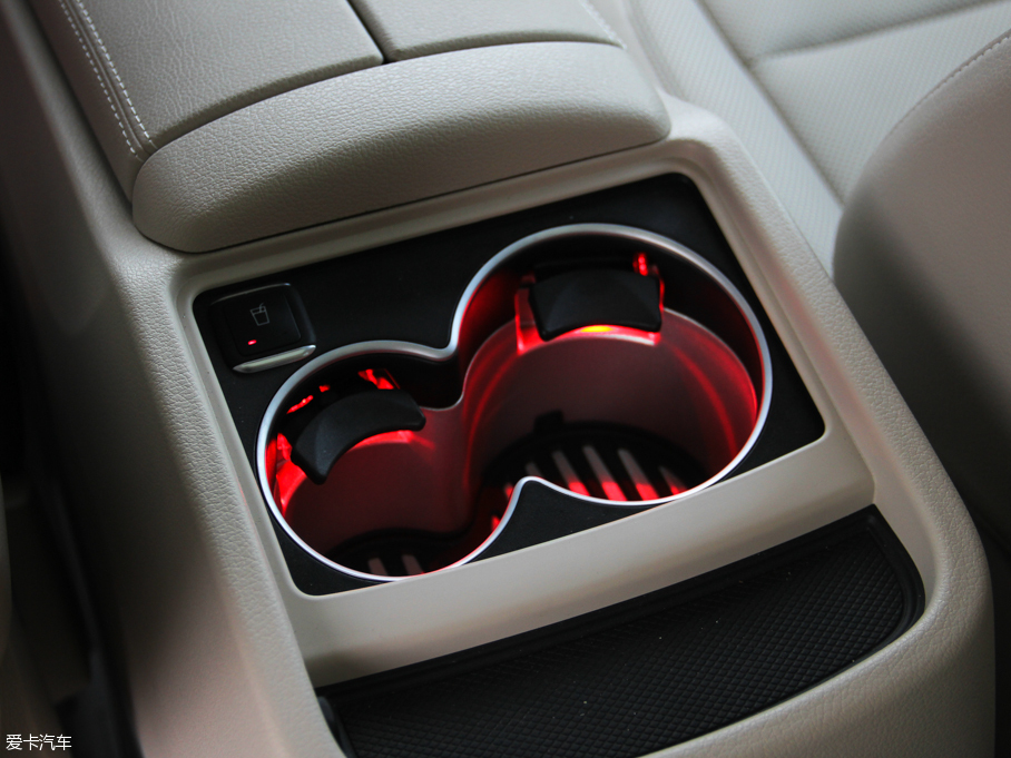 2016��YV�� V 260 ���F��