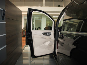2016款V 260L 尊贵加长版 驾驶位车门