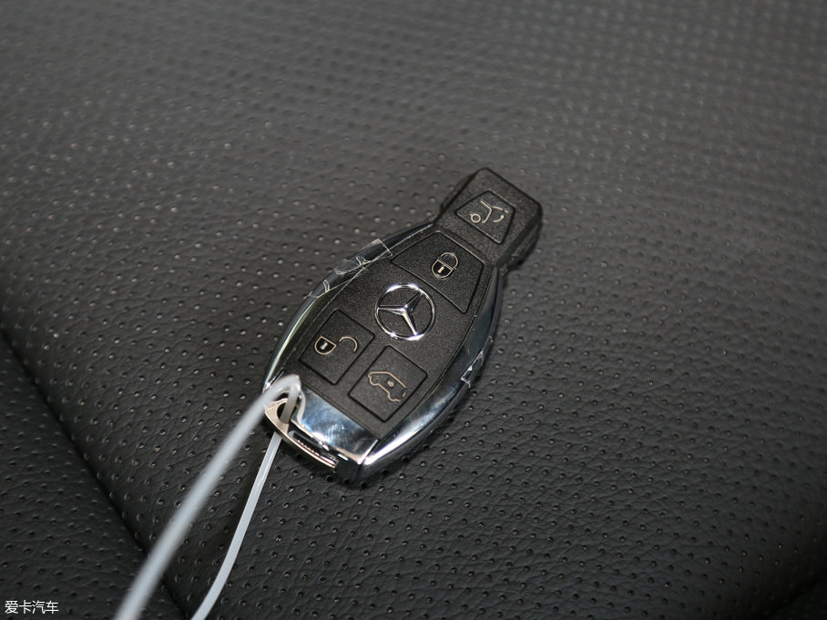 2017��YV�� V 260 ���F��