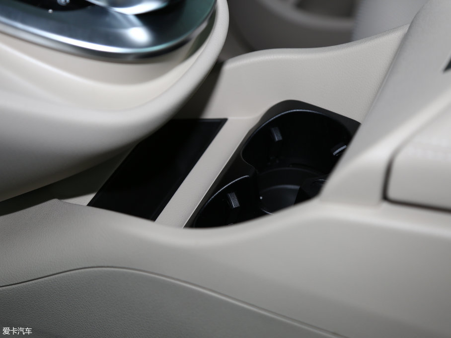 2017YV V 260 L FL