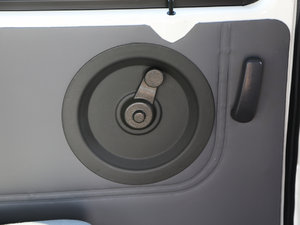 2012款1.0L 豪华版 中控区