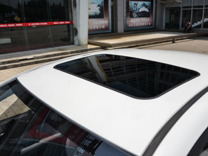 2014款1.6L 手动豪华版 车顶