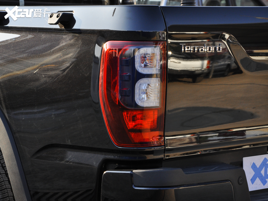 2021I(lng) ð 2.5T A̓(q)p 