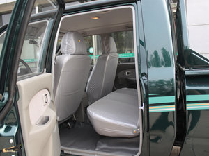 2010款2.4T 柴油超豪华版 后排空间