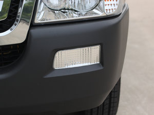 2010款2.4T 柴油超豪华版 前雾灯