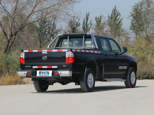 2013款2.8T 两驱柴油版长轴 整体外观