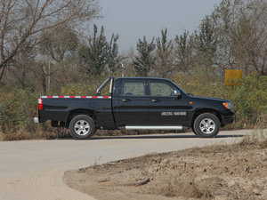 2013款2.8T 两驱柴油版长轴 整体外观
