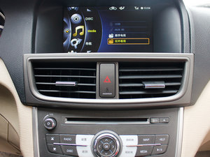 2012款1.5L 手动旗舰版 空调出风口