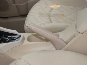 2012款1.5L CVT舒适版 驻车制动器