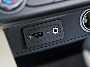 2012款1.5L CVT舒适版 中控区