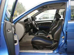 2010款改款 1.5L 手动风采版 前排空间