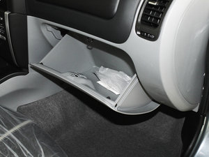 2011款改款 1.5L CVT风采版 手套箱