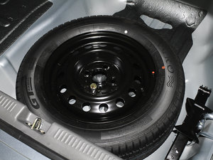 2011款改款 1.5L CVT风采版 备胎