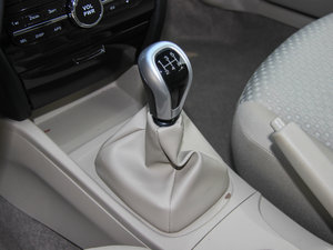 2013款1.5L 手动亲民版 换挡杆