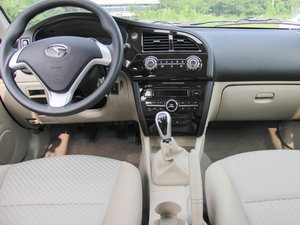 2013款1.5L 手动亲民版 中控台