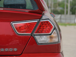 2014款改款 1.5L 手动风采版 尾灯