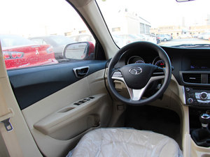 2014款1.5L 手动舒适型 中控区