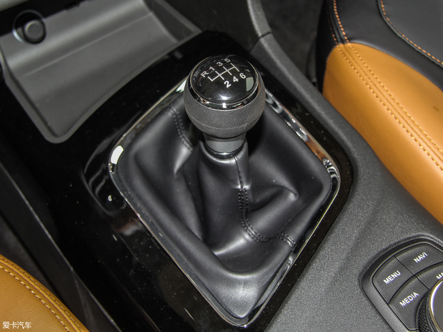 東南汽車2015款東南DX7