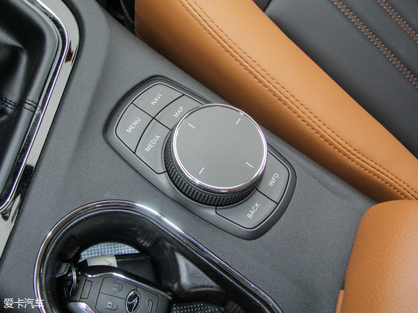 東南汽車2015款東南DX7