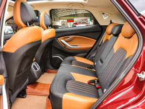 2015款1.5T 手动豪华版 后排空间