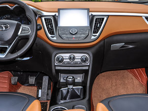 2015款1.5T 手动豪华版 中控台
