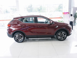 2015款1.5T 手动豪华版 整体外观