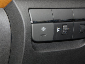 2015款1.5T 手动豪华版 驻车制动器