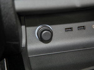 2015款1.5T 手动豪华版 中控区