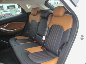 2015款1.5T 手动豪华版 后排座椅