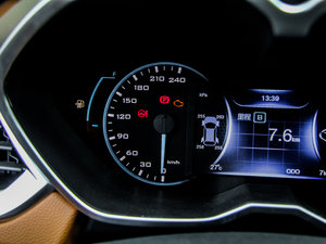 2015款1.5T 手动尊贵版 中控区