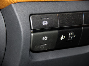 2015款1.5T 自动精英版 驻车制动器