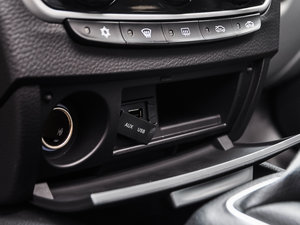 2015款1.5L 手动风采版 中控区